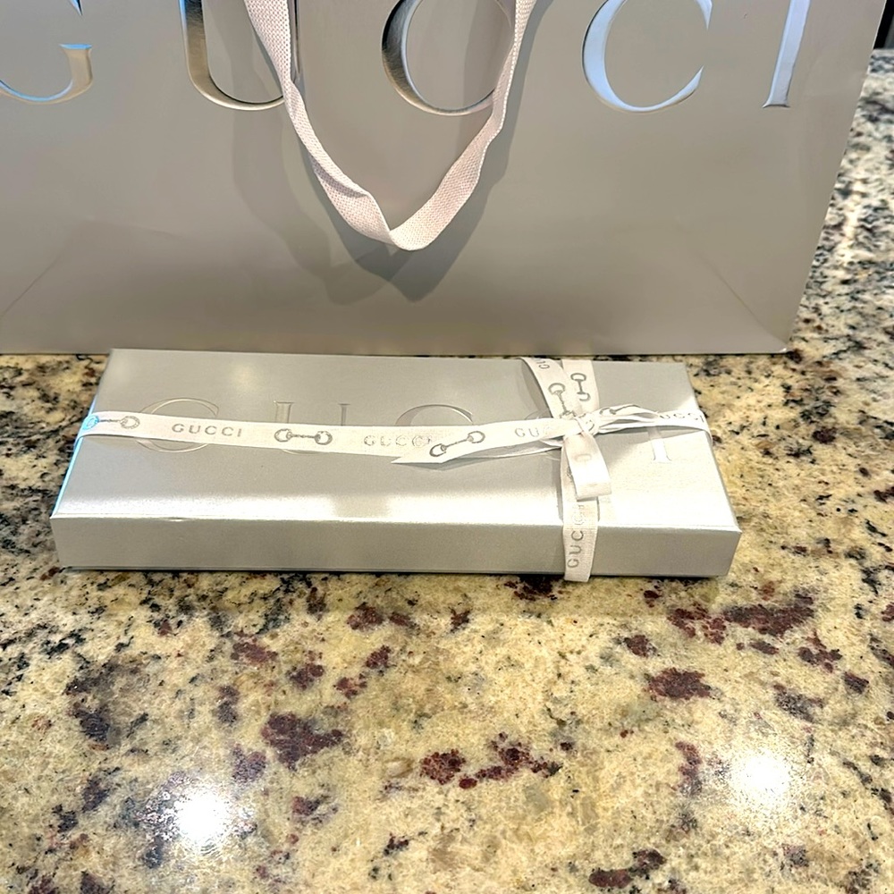 A box of Gucci holiday cards with envelopes